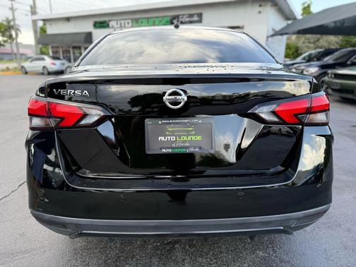 2021 Nissan Versa 1.6 S