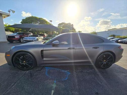 2018 Porsche Panamera 4