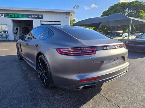 2018 Porsche Panamera 4