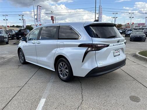 2025 Toyota Sienna XLE