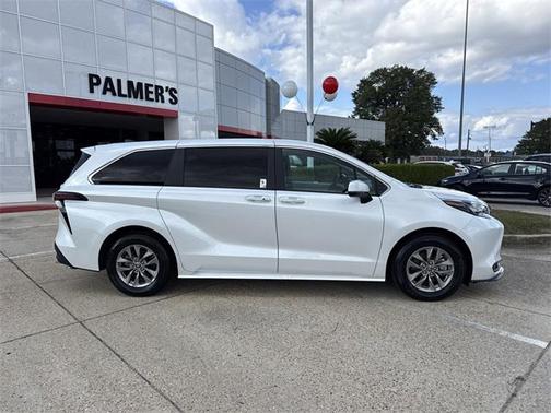 2025 Toyota Sienna XLE