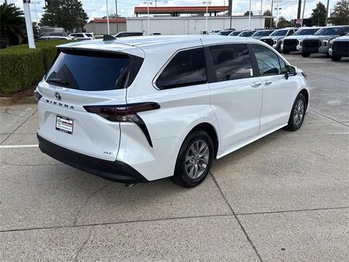 2025 Toyota Sienna XLE
