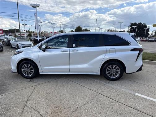 2025 Toyota Sienna XLE