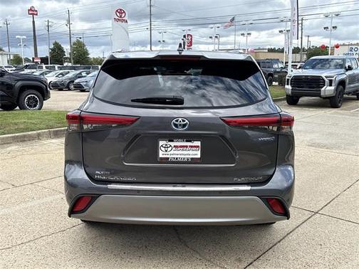 2022 Toyota Highlander Hybrid Platinum