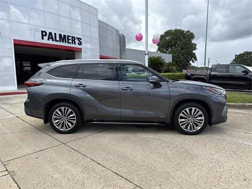 2022 Toyota Highlander Hybrid Platinum