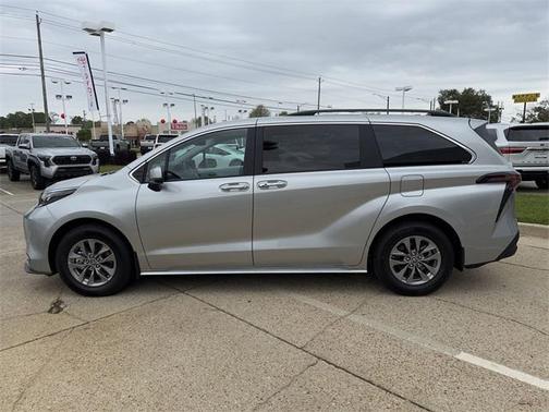 2025 Toyota Sienna XLE 8 Passenger