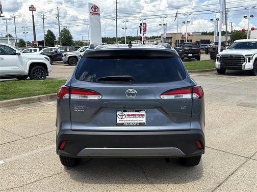 2025 Toyota Corolla Cross LE