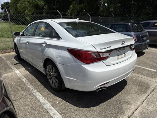 2011 Hyundai SONATA SE
