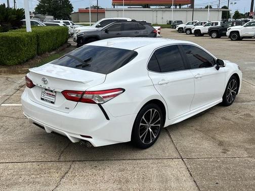 2020 Toyota Camry SE