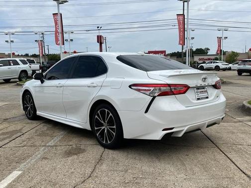 2020 Toyota Camry SE