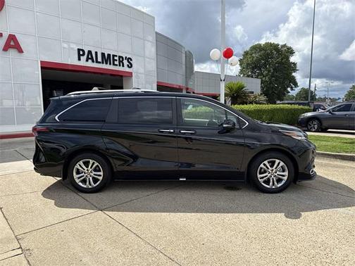 2023 Toyota Sienna Platinum 7 Passenger