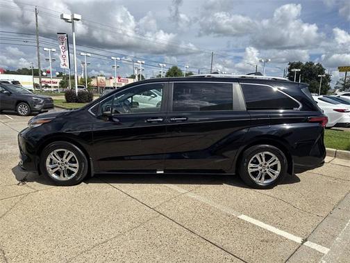 2023 Toyota Sienna Platinum 7 Passenger