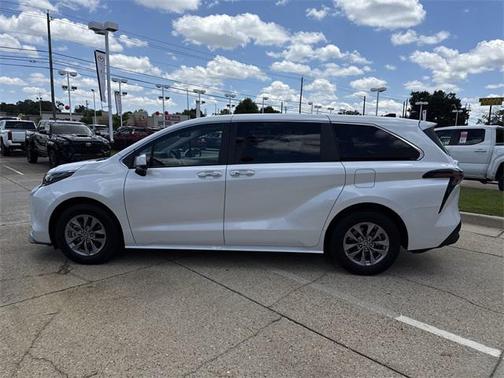 2024 Toyota Sienna XLE 7 Passenger
