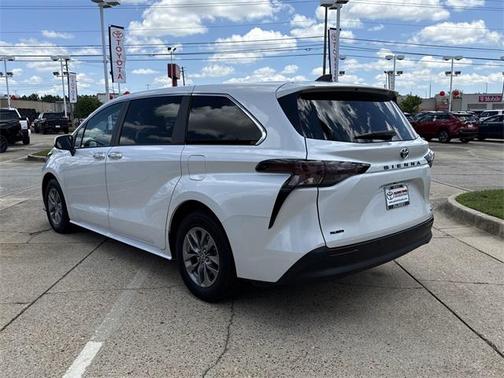 2024 Toyota Sienna XLE 7 Passenger