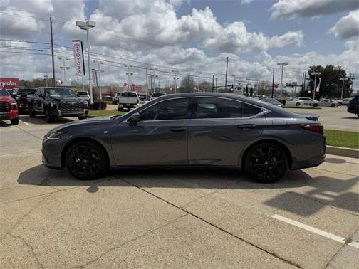 2023 Lexus ES 300h F SPORT Handling