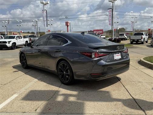 2023 Lexus ES 300h F SPORT Handling