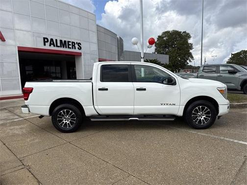 2022 Nissan Titan SV