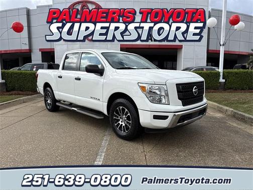 2022 Nissan Titan SV