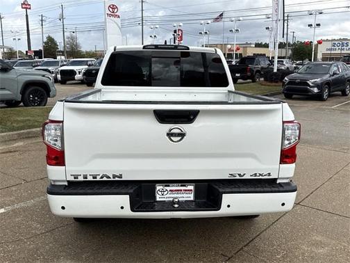 2022 Nissan Titan SV