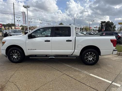 2022 Nissan Titan SV