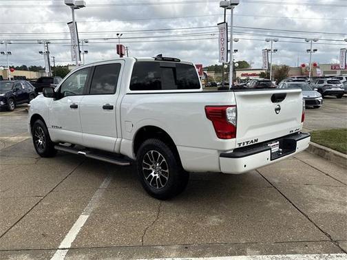 2022 Nissan Titan SV