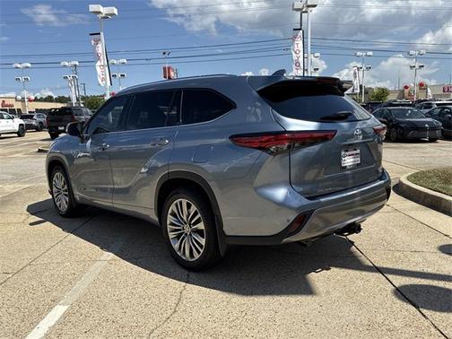 2022 Toyota Highlander Platinum