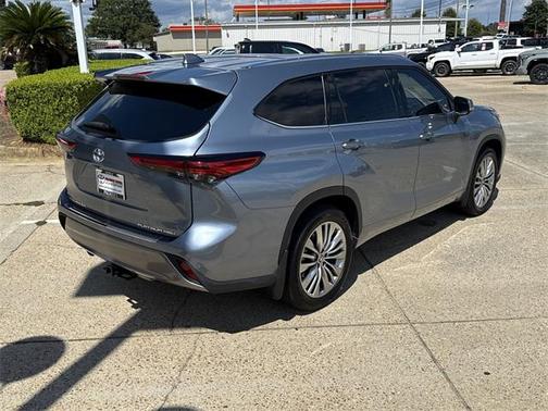 2022 Toyota Highlander Platinum