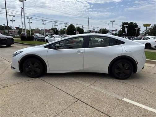 2025 Toyota Prius LE