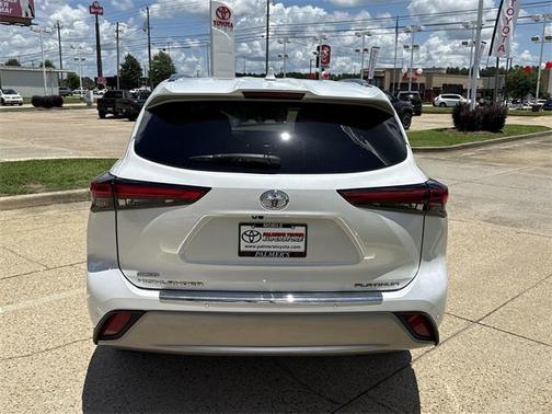 2022 Toyota Highlander Platinum