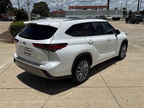 2022 Toyota Highlander Platinum