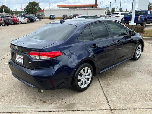 Photo 3 of 25 of 2021 Toyota Corolla LE