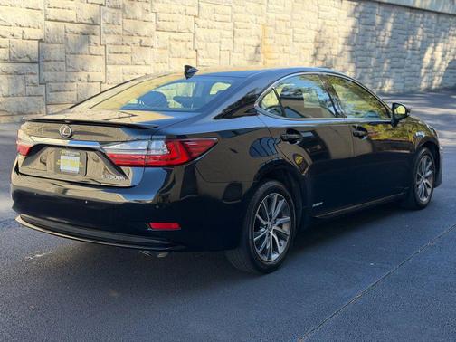 2018 Lexus ES 300h Base