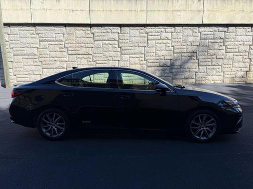 2018 Lexus ES 300h Base