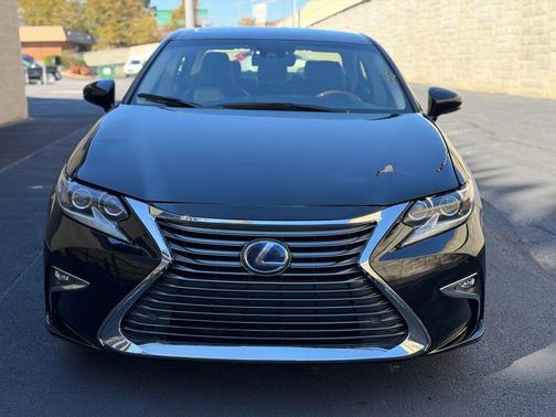 2018 Lexus ES 300h Base