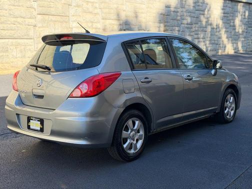 2011 Nissan Versa 1.8 SL