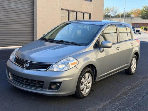 2011 Nissan Versa 1.8 SL