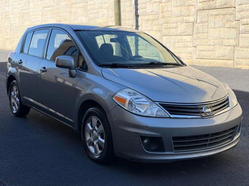 2011 Nissan Versa 1.8 SL