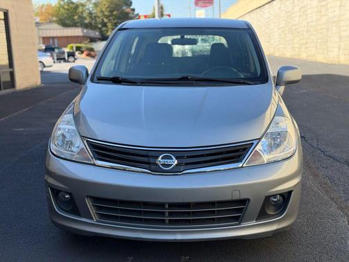 2011 Nissan Versa 1.8 SL