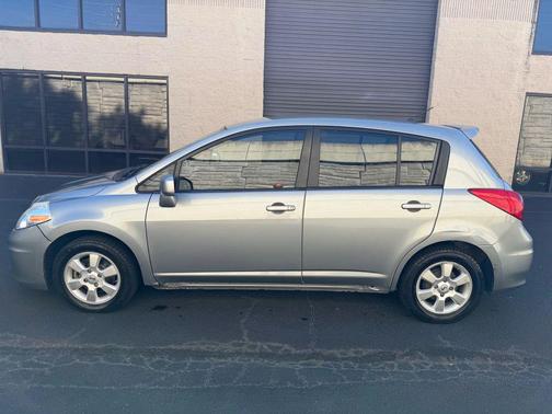 2011 Nissan Versa 1.8 SL
