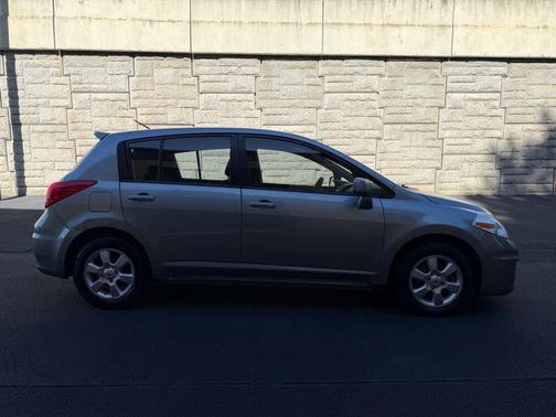 2011 Nissan Versa 1.8 SL