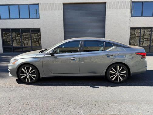 2020 Nissan Altima SR FWD