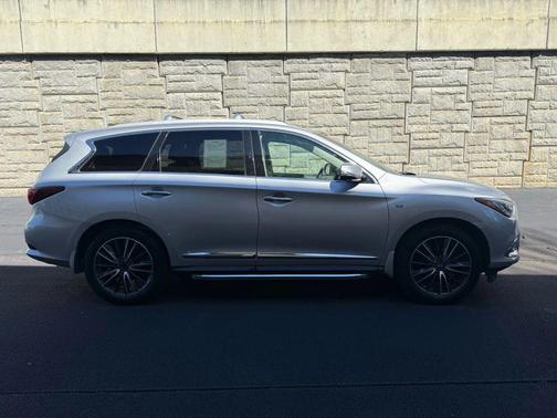 2017 INFINITI QX60 Base