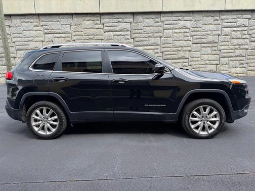 2017 Jeep Cherokee Sport