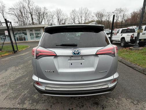 Silver Sky Metallic 2018 Toyota RAV4 Hybrid LE