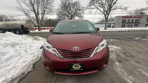 2016 Toyota Sienna LE