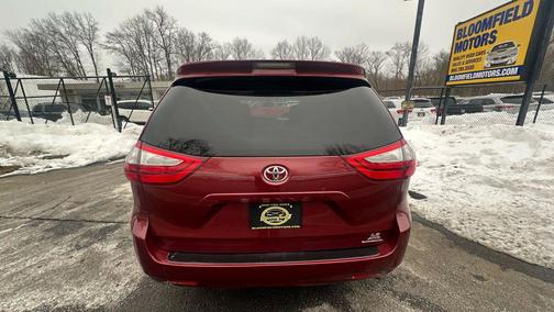 2016 Toyota Sienna LE