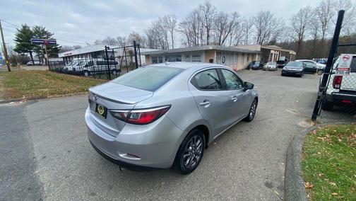 2019 Toyota Yaris Sedan LE