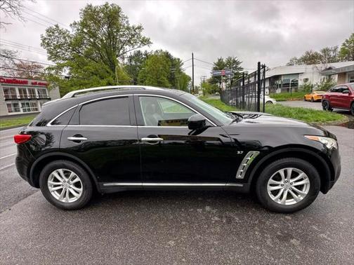 2015 INFINITI QX70 Base