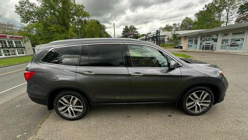Modern Steel Metallic 2017 Honda Pilot Elite