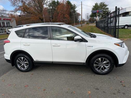 2017 Toyota RAV4 Hybrid XLE